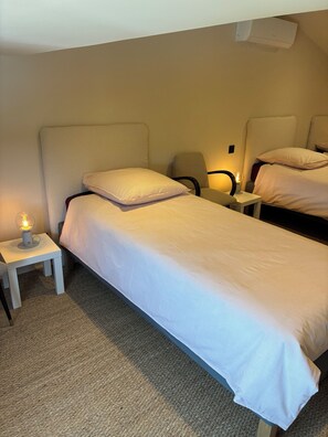 2 bedrooms, iron/ironing board, Internet