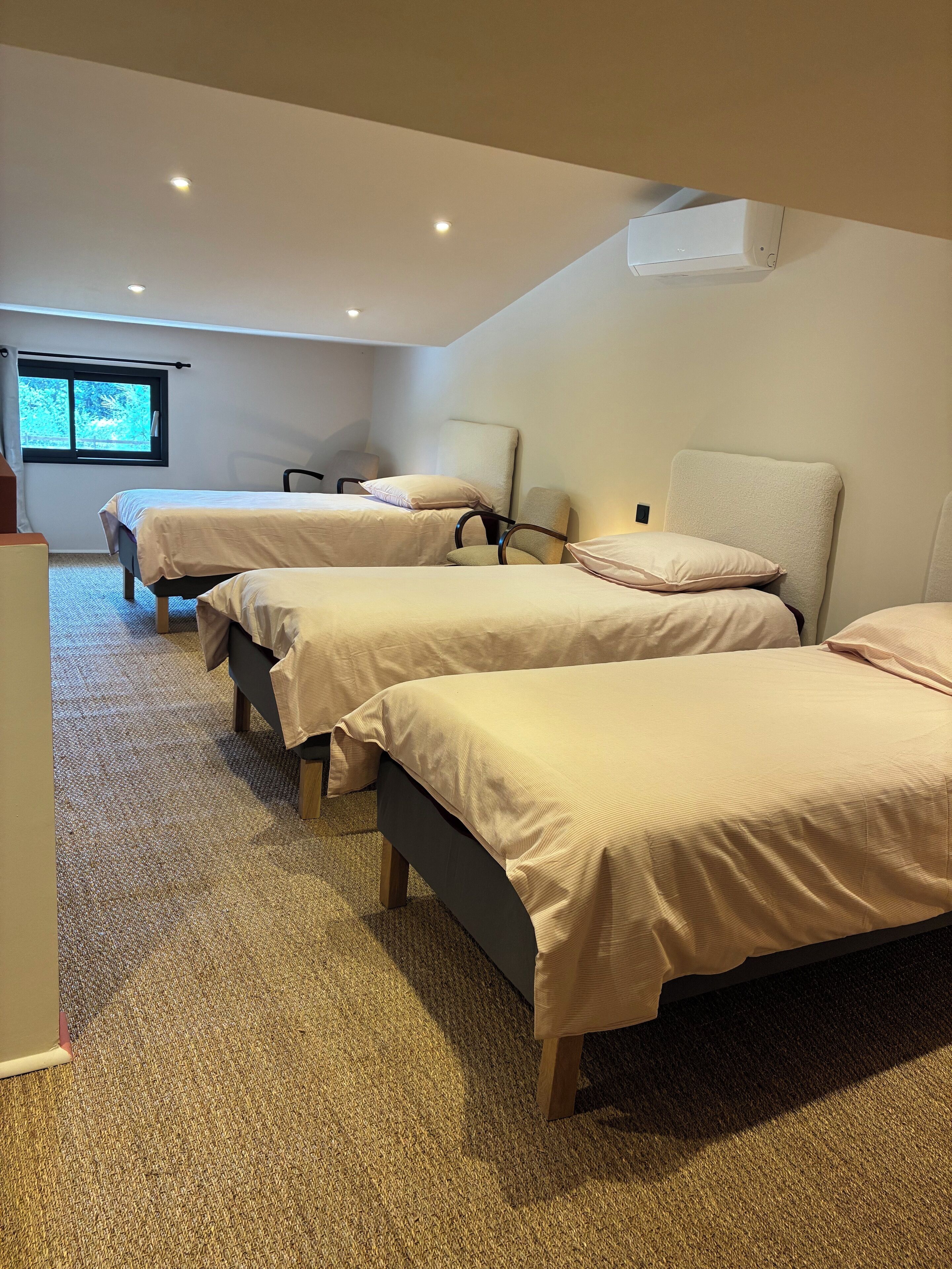 2 chambres, fer et planche à repasser, accès Internet