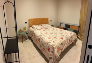 2 chambres, fer et planche à repasser, accès Internet