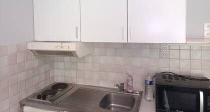 Lovely Getaway at the Foot of the Cliffs, Steps from the Sea