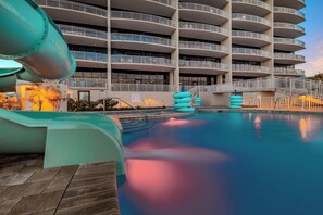Una piscina cubierta
