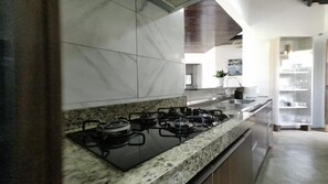 House, 4 Bedrooms, Accessible, Smoking | Interior