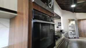 House, 4 Bedrooms, Accessible, Smoking | Private kitchen