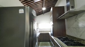 House, 4 Bedrooms, Accessible, Smoking | Interior