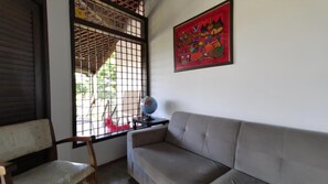 House, 4 Bedrooms, Accessible, Smoking | Living room