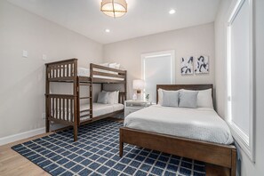 2 habitaciones, tabla de planchar con plancha, wifi y ropa de cama