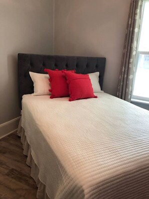 4 bedrooms, desk, iron/ironing board, WiFi