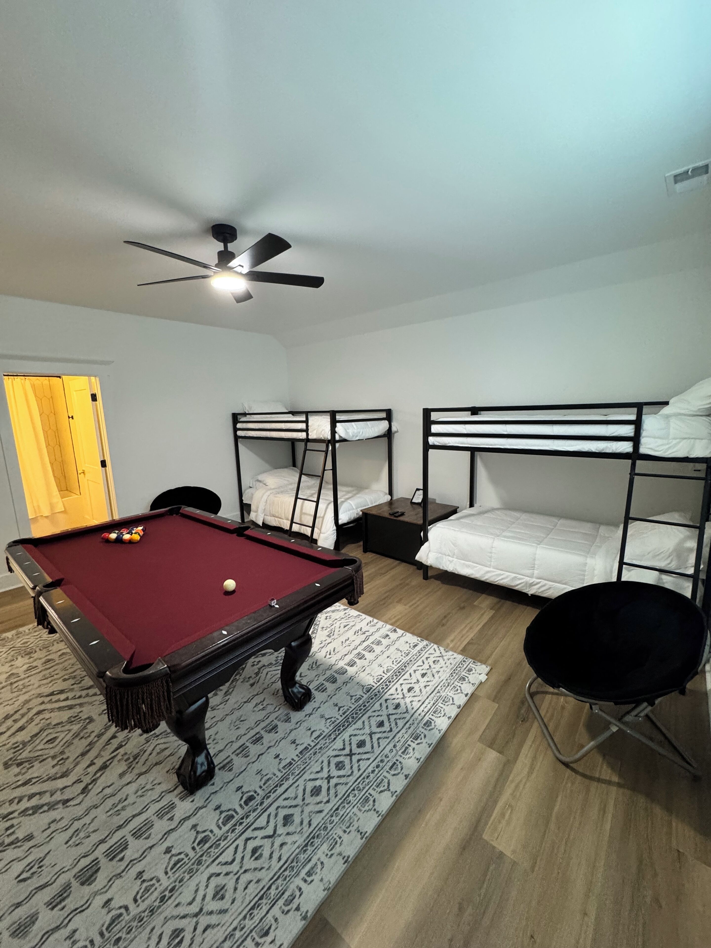 4 bedrooms, desk, iron/ironing board, free WiFi
