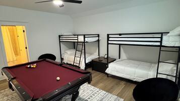 4 bedrooms, desk, iron/ironing board, free WiFi
