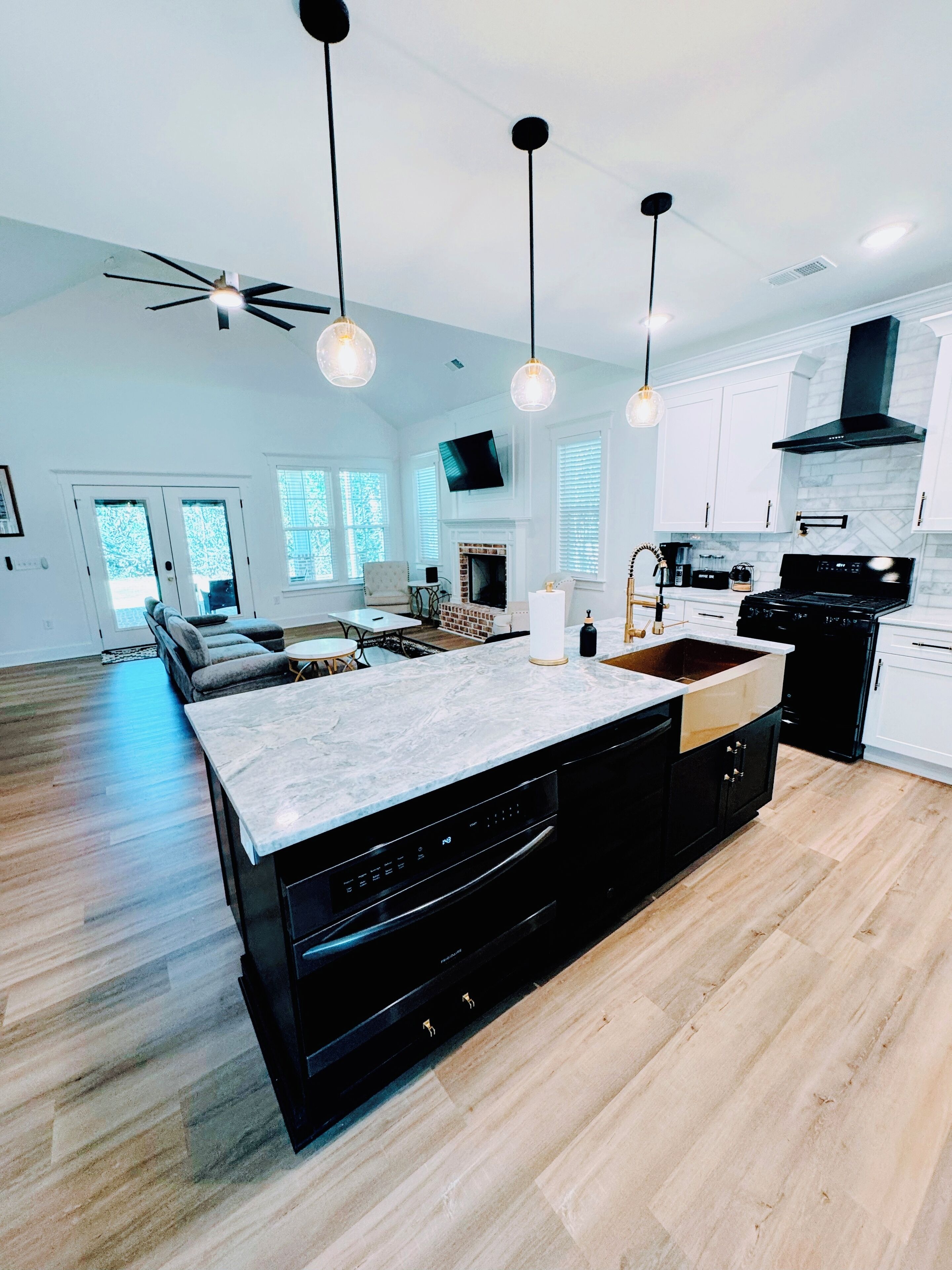 冰箱、微波炉、烤箱、炉灶