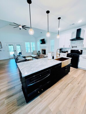 Fridge, microwave, oven, stovetop - Downtown Aiken Elegant NEW Home (Aiken)