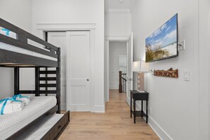 5 bedrooms, iron/ironing board, free WiFi, bed sheets