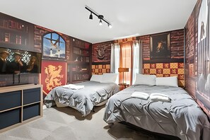 4 bedrooms, iron/ironing board, internet, bed sheets