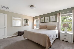 4 bedrooms, iron/ironing board, Internet, bed sheets