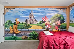 4 bedrooms, iron/ironing board, Internet, bed sheets