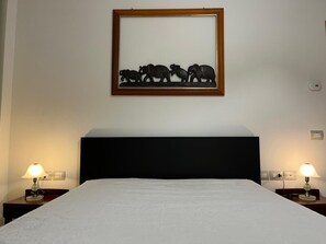 1 habitación, tabla de planchar con plancha, wifi gratis y ropa de cama 
