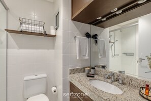Basic Apartment | Bathroom - Studio in Condominium With Pool and Gym Nwc1510 (Curitiba)