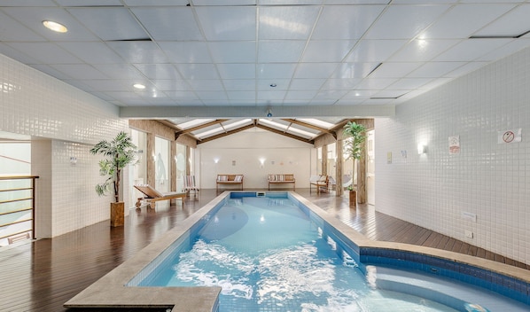 Una piscina techada