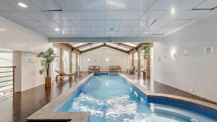 Studio in Condominium With Pool and Gym Nwc1510