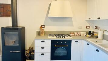 Kühlschrank, Ofen, Herdplatte, Geschirrspüler