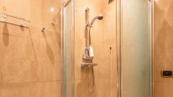 Doccia, bidet, asciugamani