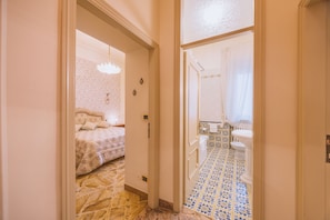 Shower, bidet, towels
