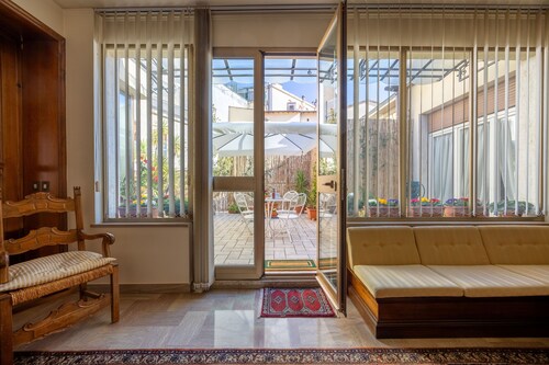 CasAdòro - Two Bedroom Apartment, Sleeps 5