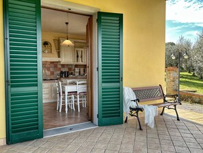 تناول الطعام بالخارج