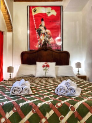 1 habitación, tabla de planchar con plancha, wifi gratis y ropa de cama