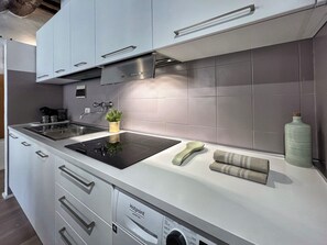 冰箱、炉灶、茶具/咖啡用具、厨具/餐具