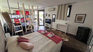 1 bedroom, iron/ironing board, free WiFi, bed sheets