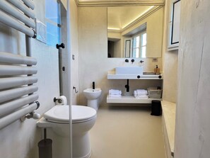 Shower, hair dryer, bidet, towels - Residenza Neri-Serneri (Foiano della Chiana)