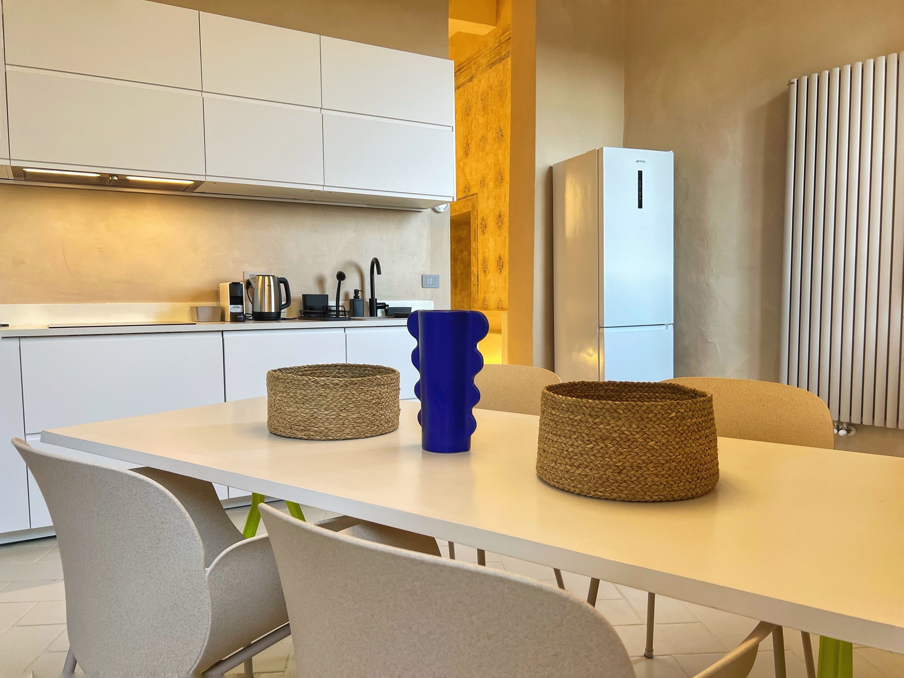 Frigorifero, forno, piano cottura, lavastoviglie