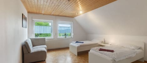 4 makuuhuonetta, silitysrauta/-lauta, Wi-Fi, pääsy pyörätuolilla