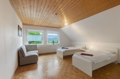 Apartment 'Talblick Sellinghausen' mit Bergblick, privater Terrasse und WLAN