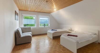Apartment 'Talblick Sellinghausen' mit Bergblick, privater Terrasse und WLAN
