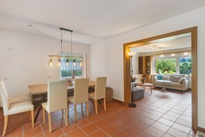 TV, fireplace, stereo