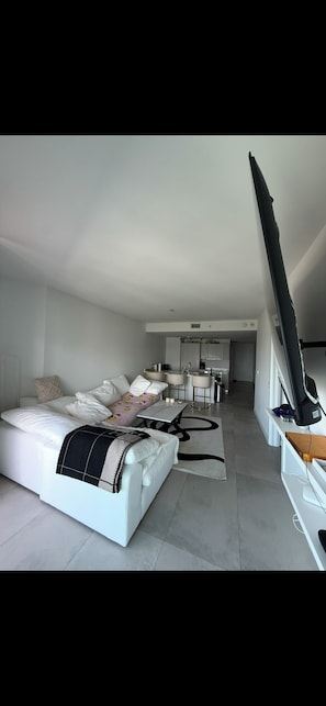 2 bedrooms, Internet - Edgawater midtown beautiful 2 bedroom condo available for rent (Miami)