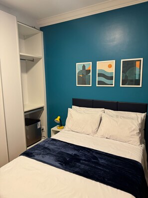 Basic-Doppelzimmer | Badezimmer | Dusche, Haartrockner, Handtücher, Seife
