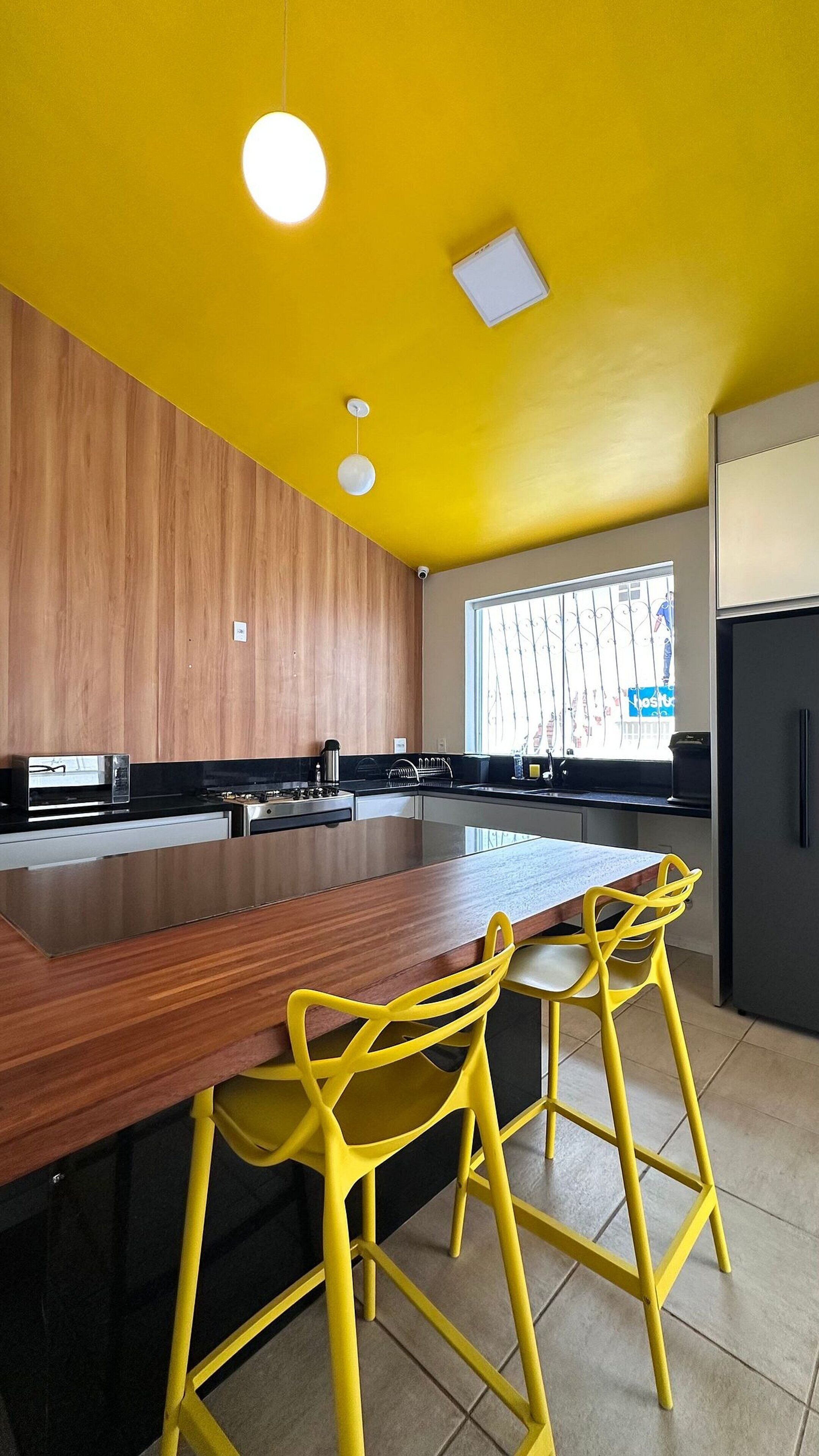 Fridge, microwave, stovetop, cookware/dishes/utensils