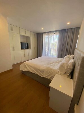 3 bedrooms, iron/ironing board, WiFi, bed sheets