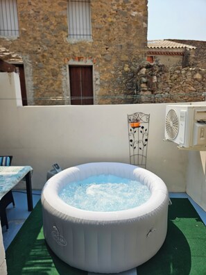 Premium Double Room, City View | Terrace/patio - Chambre 02 Balcon (Lézignan-Corbières)