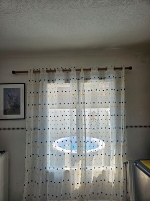 Soundproofing, free WiFi