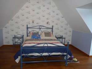 2 chambres, fer et planche à repasser, literie fournie