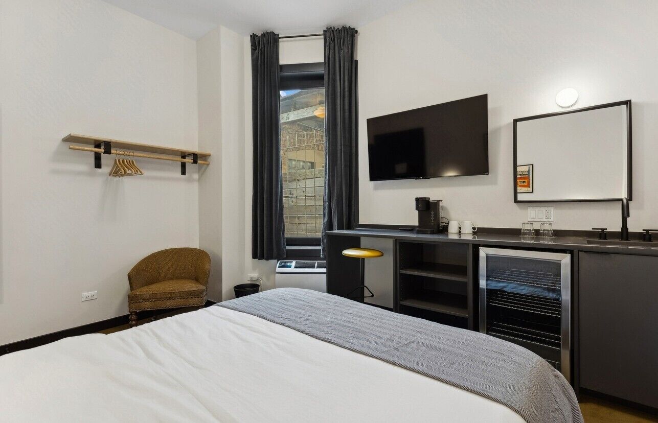 Room, 1 Queen Bed, Non Smoking | Free WiFi