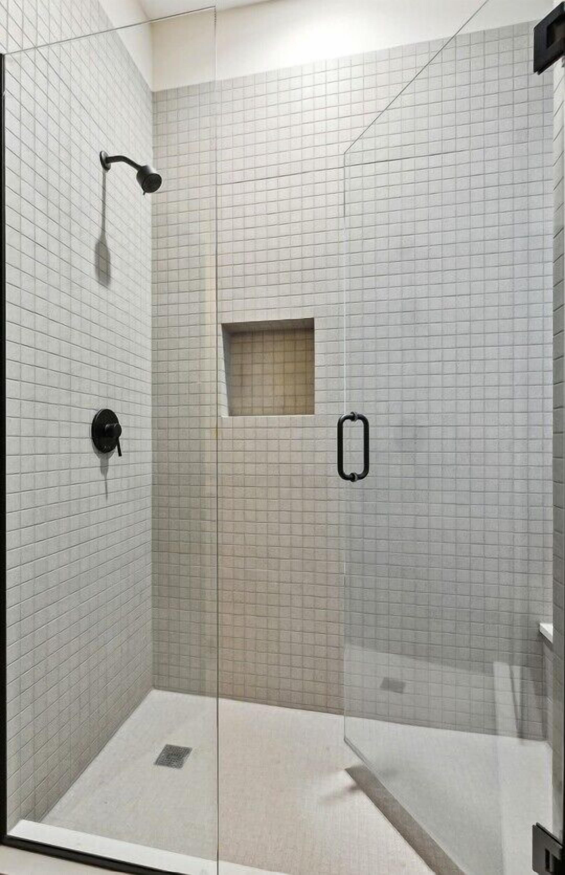 Room, 1 Queen Bed, Non Smoking | Bathroom | Bathrobes