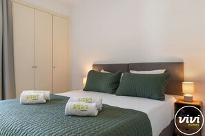 Room - Marbella Sea View Apt | Pool, Terrace, Near Beach (Marbella)