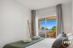 Room - Marbella Sea View Apt | Pool, Terrace, Near Beach (Marbella)