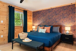 5 habitaciones, escritorio y tabla de planchar con plancha 