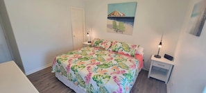 公寓客房, 多張床, 陽台, 部分海景 (Cora Lee Beachview) | 2 間臥室、獨特裝潢、布置獨特